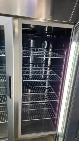 Nevera vertical puertas cristal