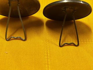 Pareja de medallones con escena religiosa