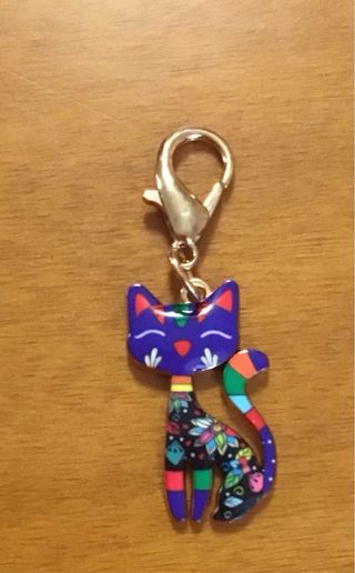 Ciondolo gattino smaltato colorato