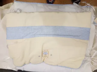 Edredón cuna beige y azul