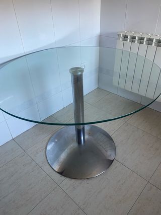 Tavolo rotondo in cristallo e acciaio inossidabile