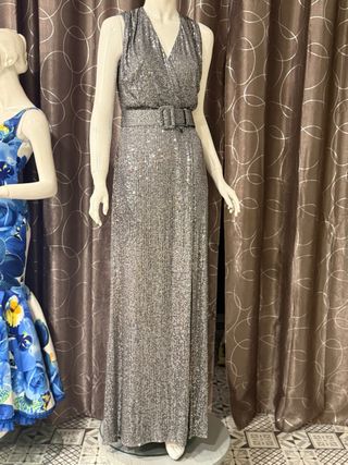 Se hacen arreglos de ropa