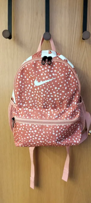 Mochila Nike pequeña rosa y blanca