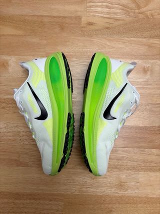 Nike Vomero 18 running Light Moonlight/Green 44 EU