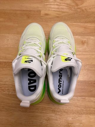 Nike Vomero 18 running Light Moonlight/Green 44 EU