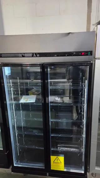 Nevera Vertical Puertas Cristal