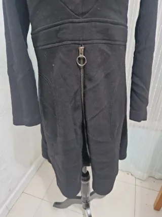 Vestido negro cuello alto cremallera