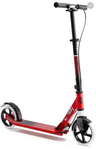 Patinete rojo con freno delantero, freno trasero