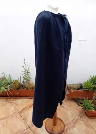 Capa medieval de lana azul