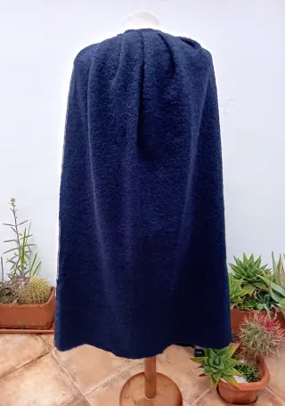 Capa medieval de lana azul