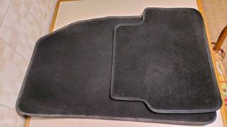 TAPPETINI UNIVERSALI IN MOQUETTE COMPLETI X AUTO