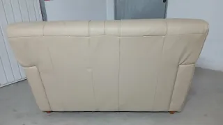 Sofá de piel beige 2 plazas