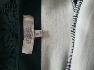 Conjunto Top Encaje Negro y Falda Rayas