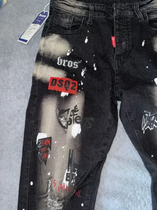 Vaqueros DSQUARED2 negros desgastados