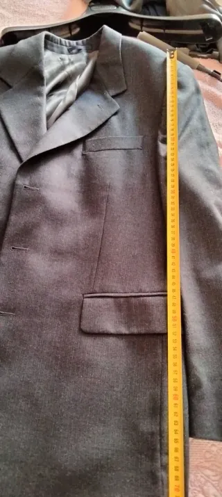 Traje de caballero gris poco usado