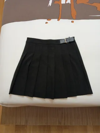 Falda Zara tablas negra con cinturón Talla 11/12