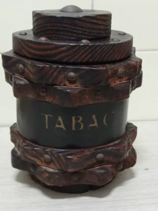 Caja rústica vintage para tabaco