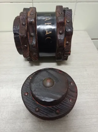 Caja rústica vintage para tabaco