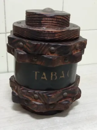 Caja rústica vintage para tabaco