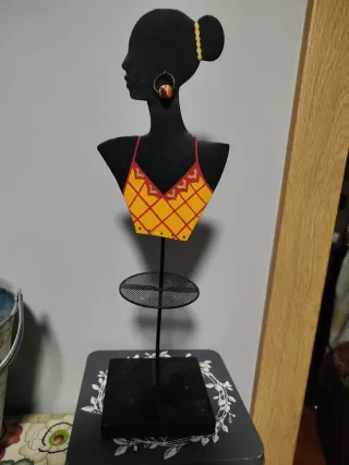 Soporte expositor joyas figura mujer sin uso