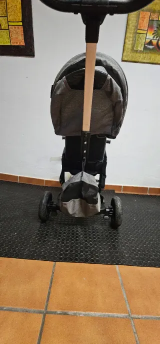 Triciclo para bebé gris