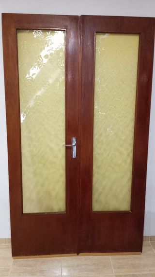Puerta doble madera y cristal