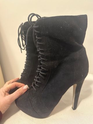 Stivaletti con tacco a spillo neri