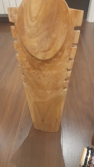 Expositor de collares de madera