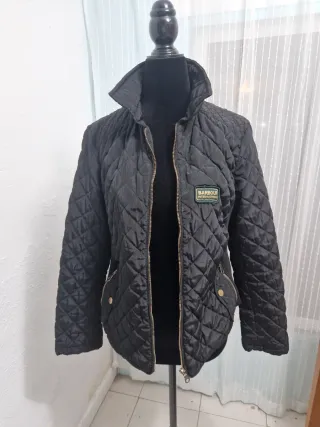 Cazadora Barbour acolchada negra