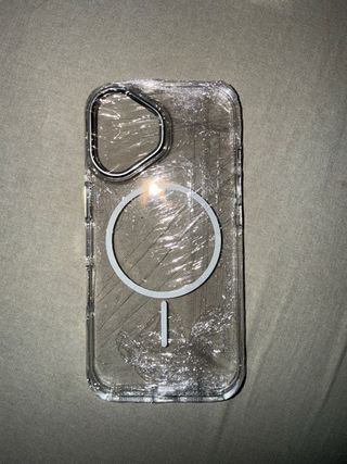 iPhone 16 y 16 pro -transparentes plata y Dorada