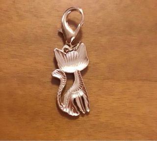 Ciondolo gatto smaltato con gancio