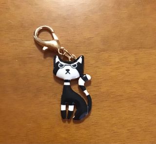 Ciondolo gatto smaltato con gancio