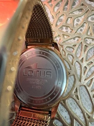 Reloj Lotus Dorado