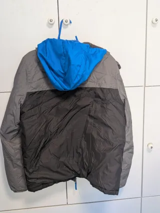 Chaqueta Decathlon niño gris y negro