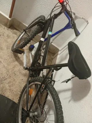 Bicicleta montaña negra