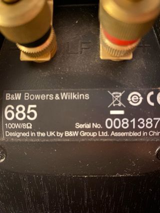 Bowers & Wilkins 685 Altavoces