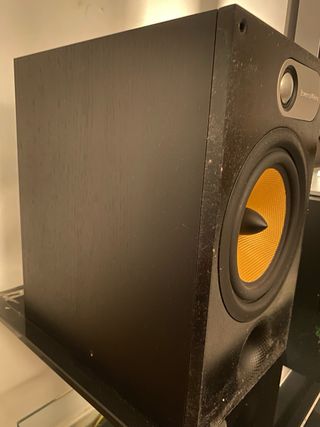 Bowers & Wilkins 685 Altavoces