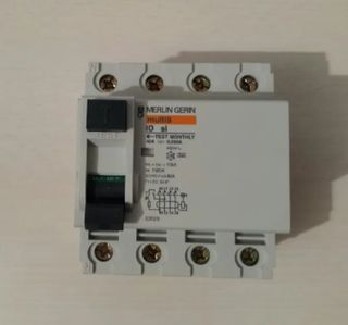 NUEVO Interrup. Diferencial Merlin Gerin 23529 SI