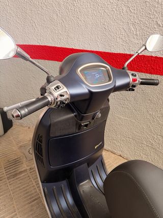 Vespa 300 GTS Super Scooter