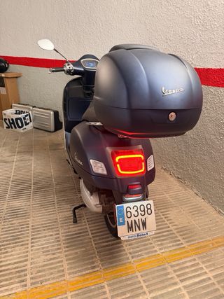 Vespa 300 GTS Super Scooter