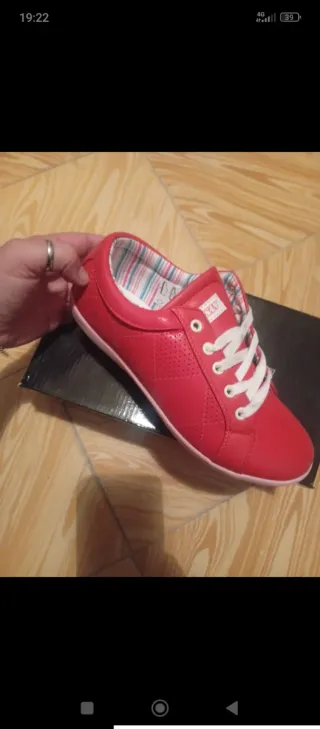 Deportivas rojas talla 38, 39, 40