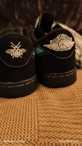 Zapatillas Negras y Turquesa