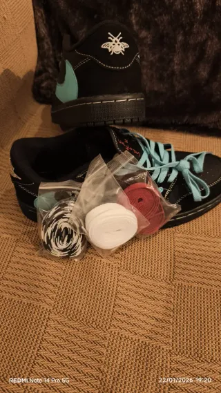 Zapatillas Negras y Turquesa