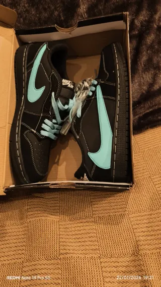 Zapatillas Negras y Turquesa