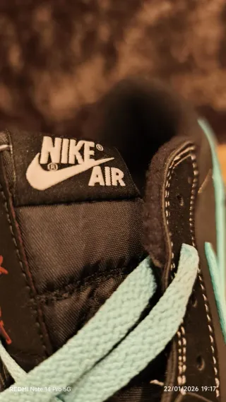 Zapatillas Negras y Turquesa