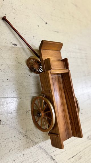 Carro decorativo de madera