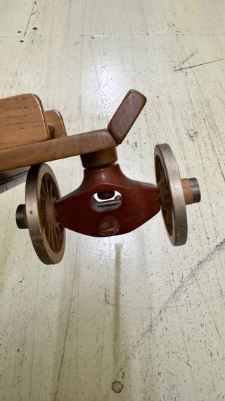 Carro decorativo de madera