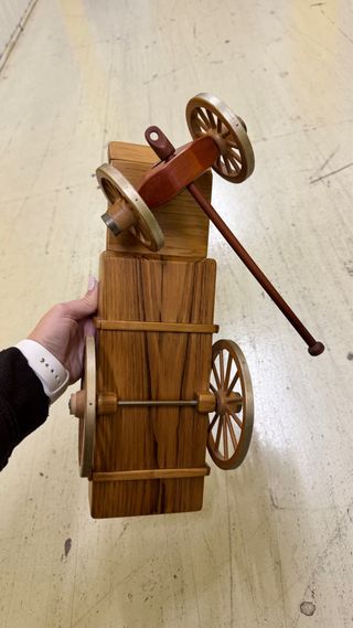 Carro decorativo de madera