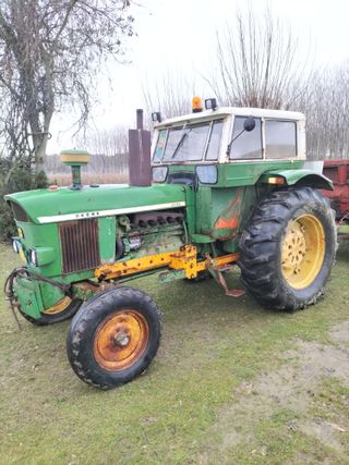 Tractor John Deere 3130 con remolque