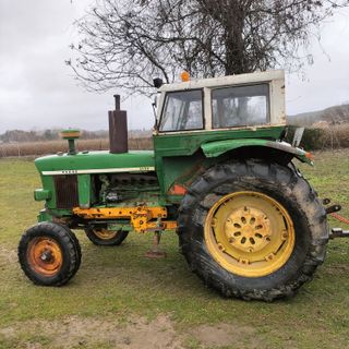 Tractor John Deere 3130 con remolque